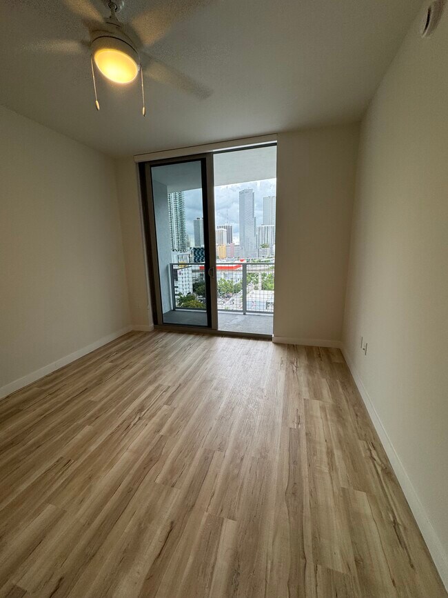 Foto del edificio - 536 SW 2nd St
