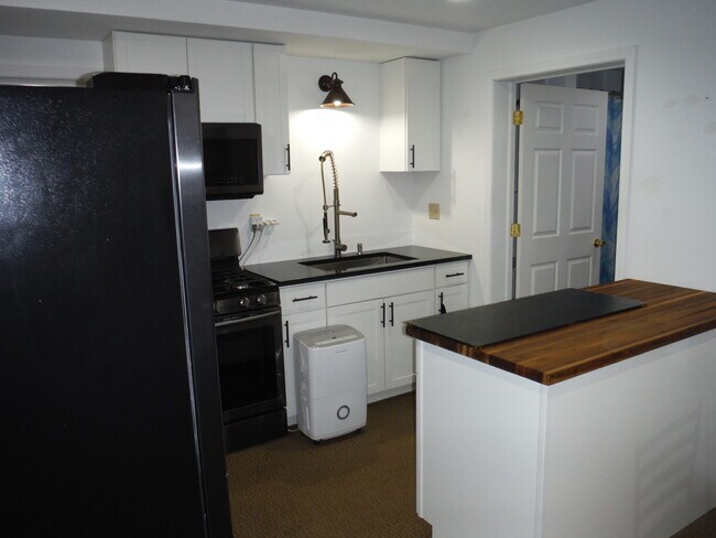 Foto del edificio - 646 Howe Rd