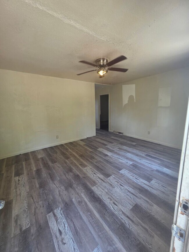 Foto del edificio - 4BD/1 BA nicely updated home