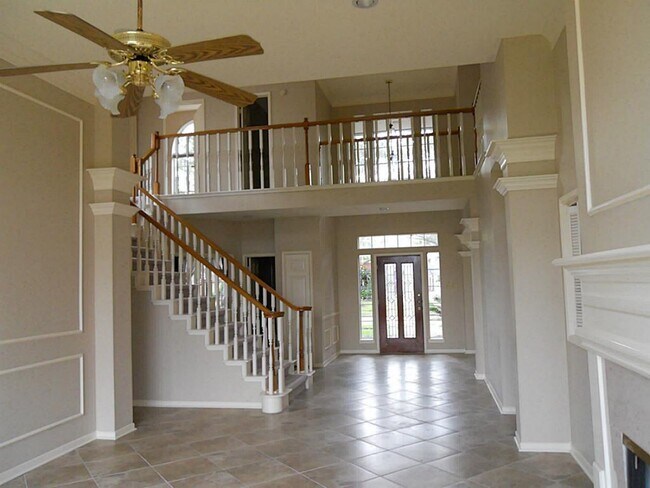Building Photo - 2727 Oakland Dr