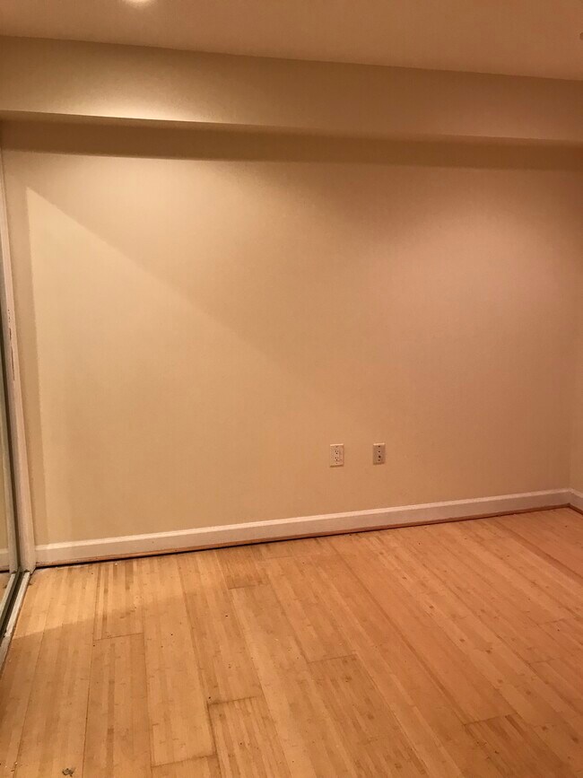 Foto del edificio - 7527 Maple Ave