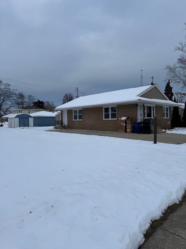 Building Photo - 4106 Victory Ave