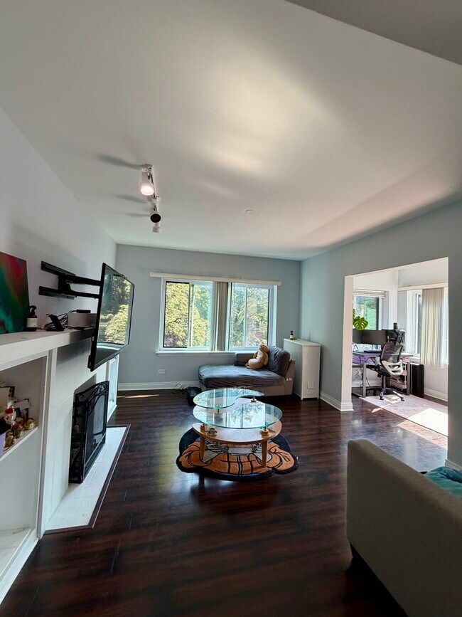 Foto del edificio - 906 W Sunnyside Ave