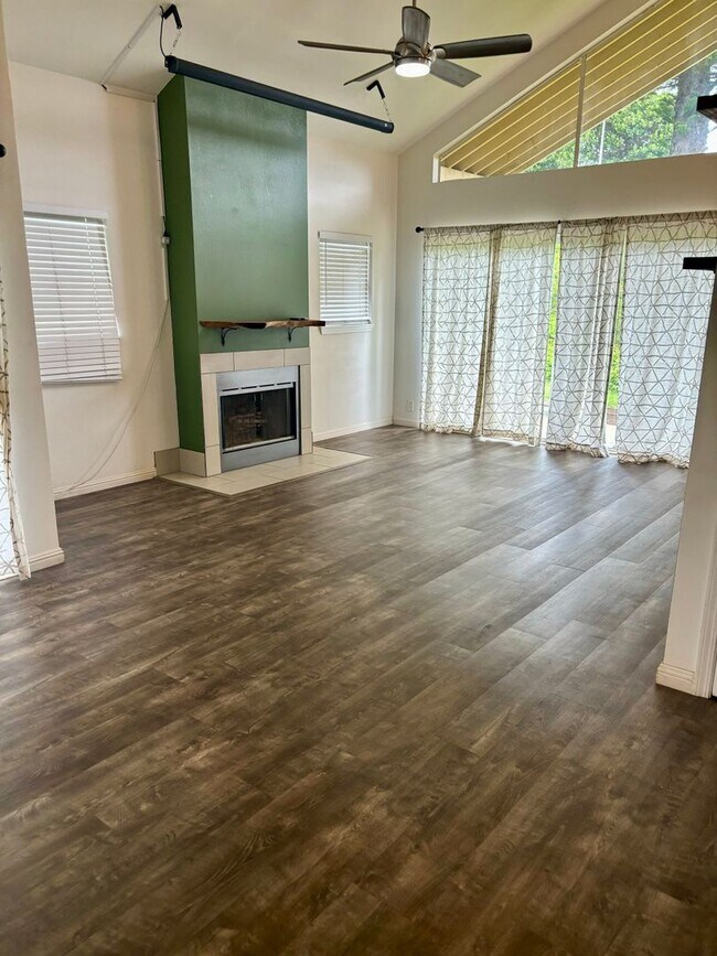 Building Photo - This lovely two bed, two bath condo at Wai...