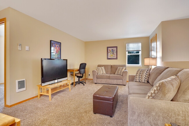 Building Photo - 731 Elm St SW