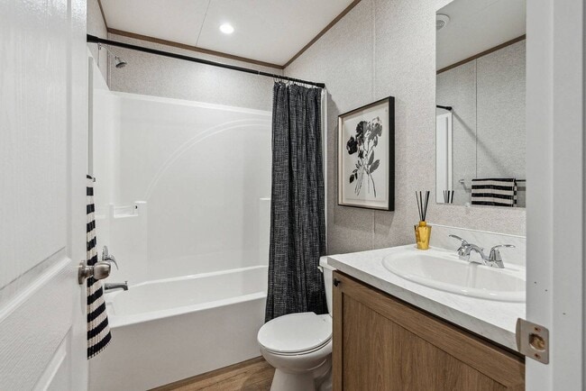 Building Photo - 105 Sundale Trailer Ct