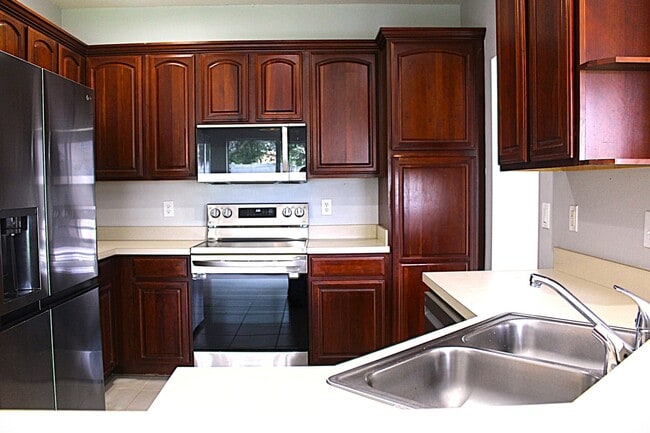 Building Photo - Spacious home in the Woodland Lake Subdivi...