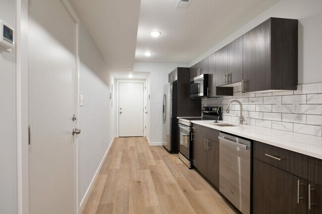 Foto del edificio - 645 Brooklyn St