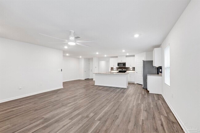 Foto del edificio - 6304 Firefly Dr