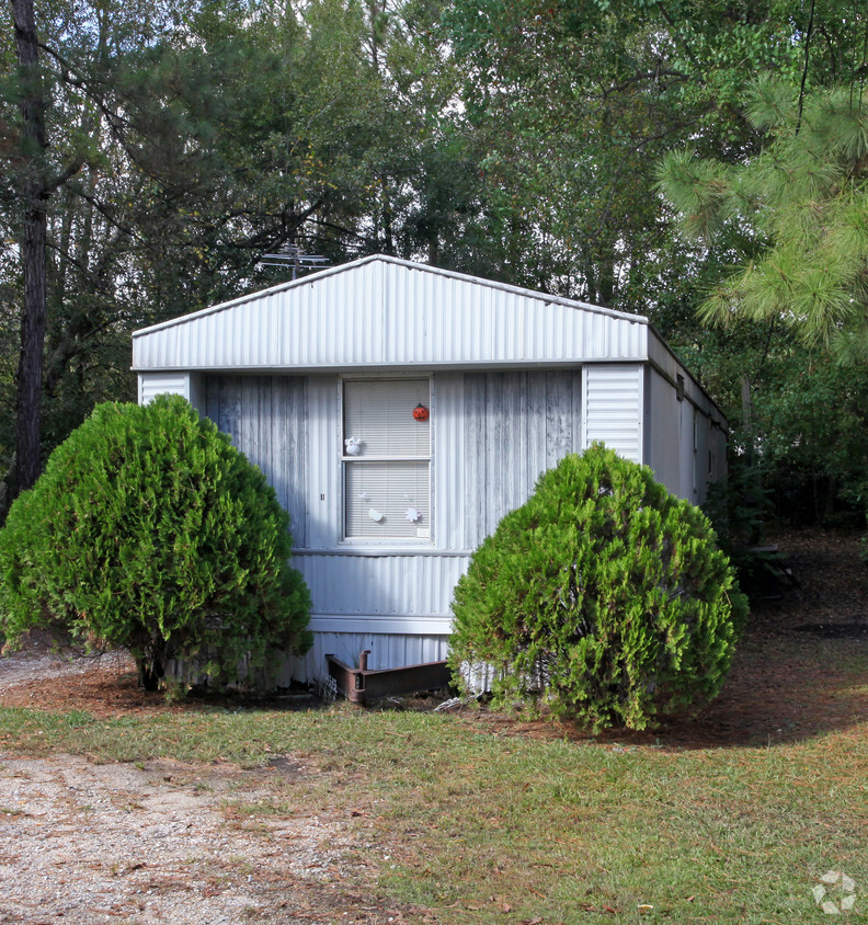 Building Photo - 8832-8908 Hwy 613