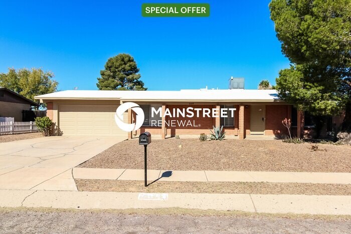 Foto principal - 3 Bedroom Pet-Friendly Home in TUCSON, AZ ...