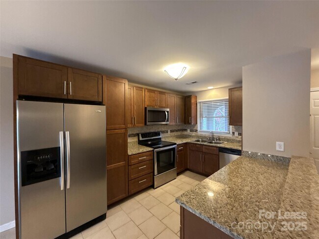 Foto del edificio - 9801 Emerald Point Dr