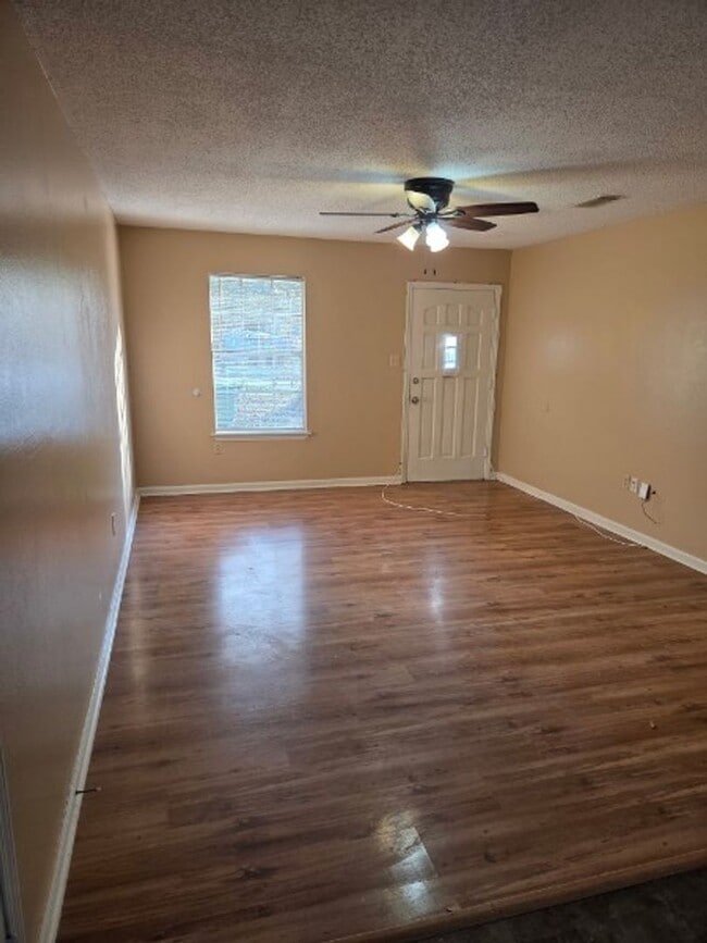 Building Photo - Rent with confidence, live with ease