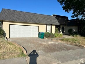 Building Photo - 9018 Valleyoak Dr