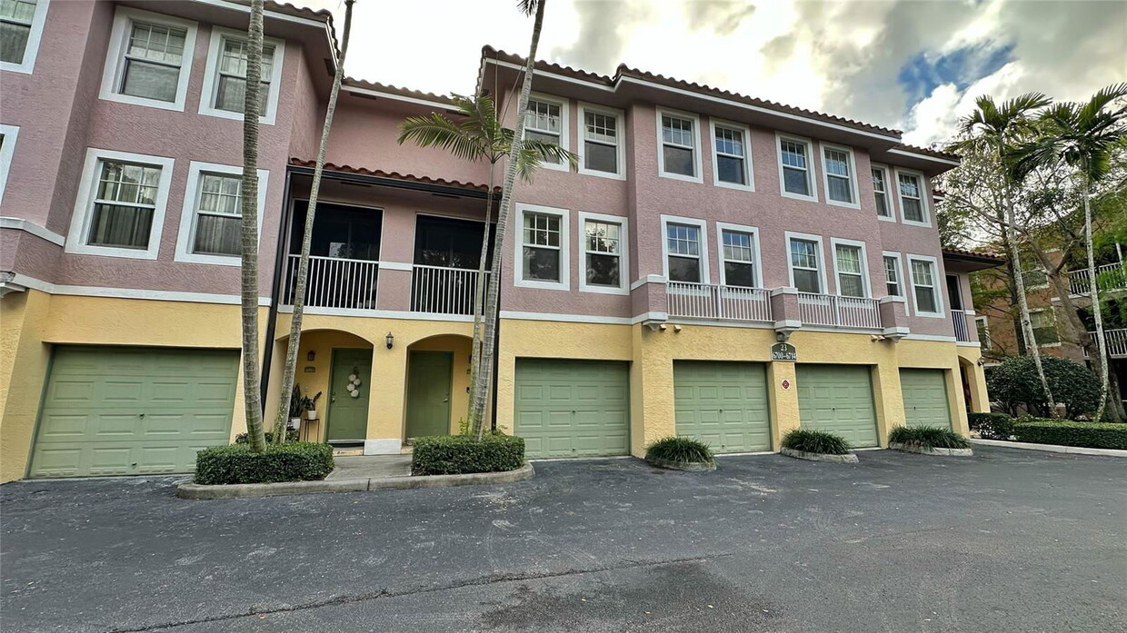 Foto principal - 6704 W Sample Rd