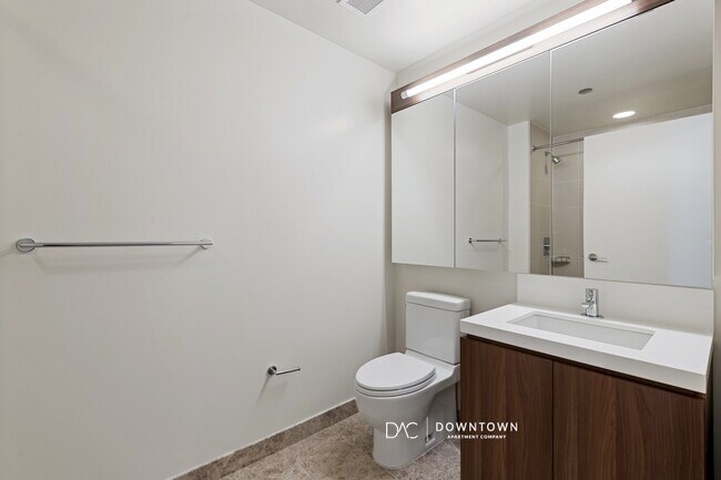 Building Photo - 203 N La Salle Dr