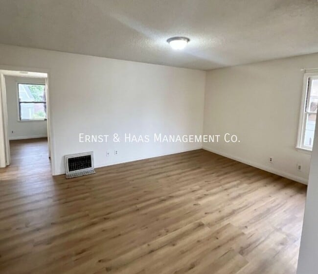 Building Photo - 2220 E McKenzie St