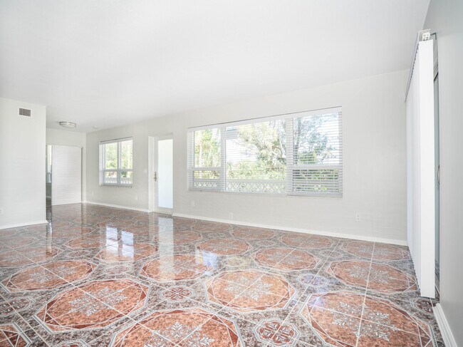Foto del edificio - 131 N Golfview Rd