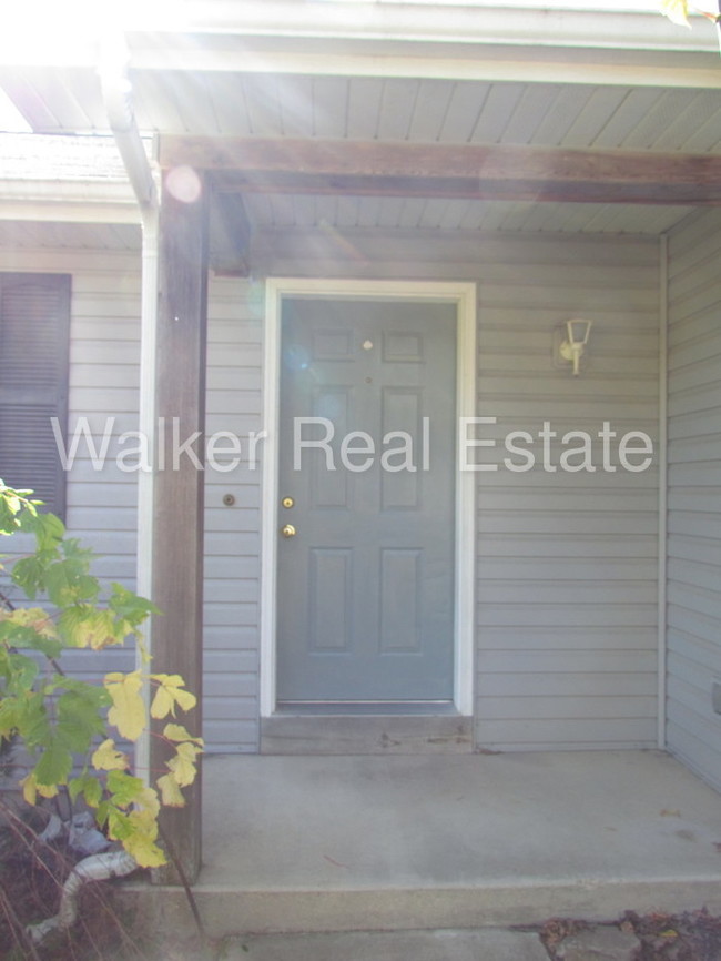 Building Photo - 407 9th Street Cir