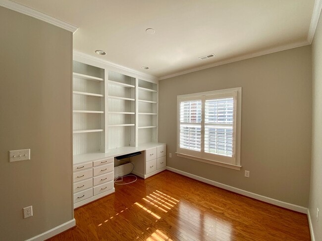 Building Photo - 534 McKirkland Ct. in Troon Village - 2 Be...