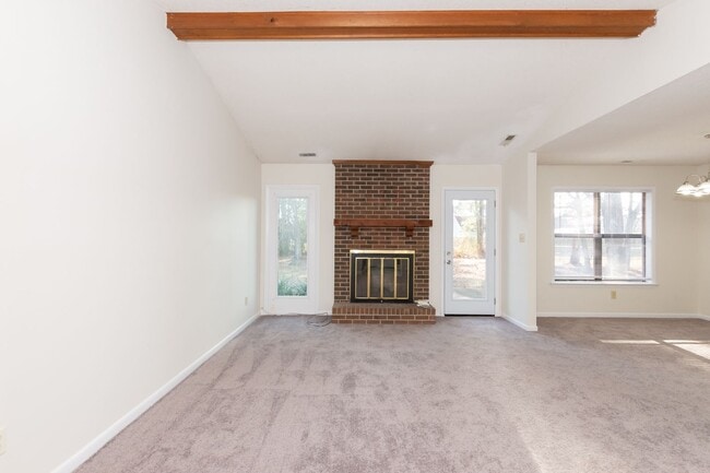 Building Photo - MOVE-IN READY