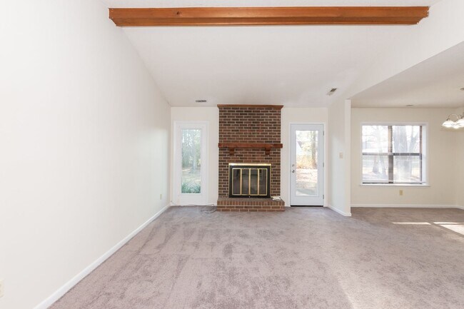 Foto del edificio - MOVE-IN READY