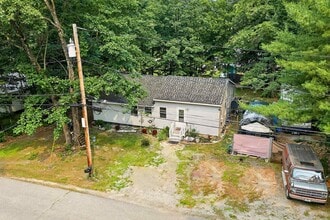 Building Photo - 69 Robin St
