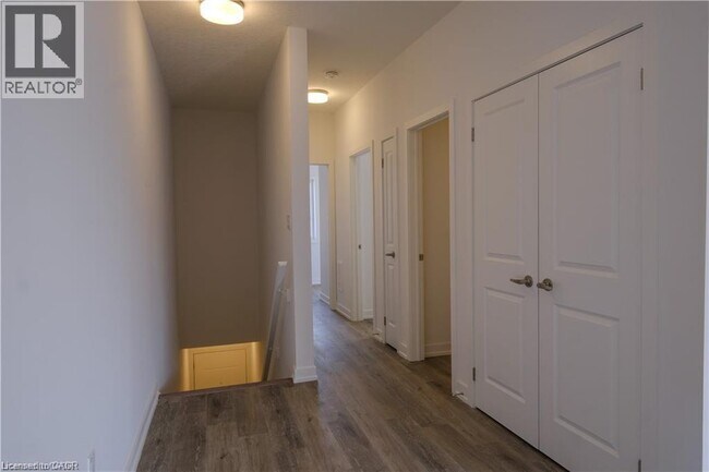 Photo du bâtiment - 205 W Oak Trl