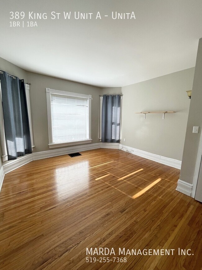 Photo du bâtiment - GORGEOUS MAIN FLOOR 1 BED/1 BATH VICTORIAN APT IN DT CHATHAM + HYDRO