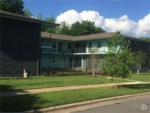 Building Photo - 701 Elsbeth St