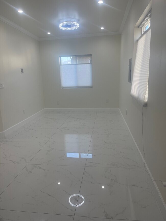 Sala de estar - 1235 S Adams St