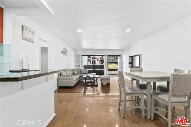 Foto del edificio - 7740 Redlands St