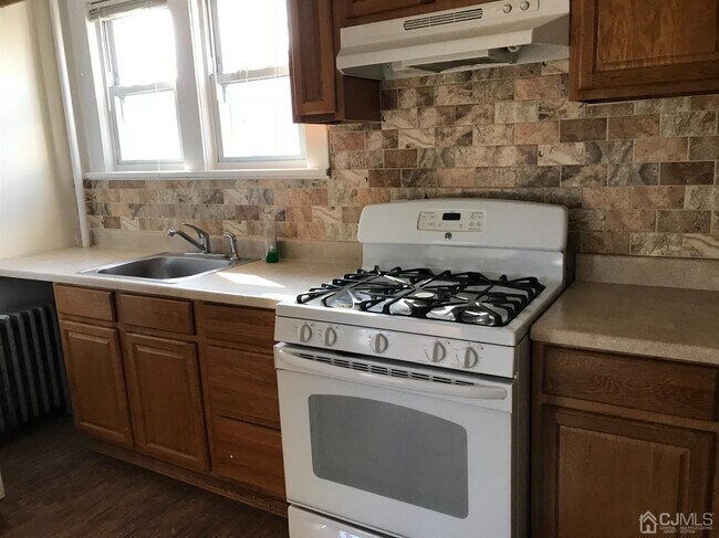Building Photo - 1158 Raritan Ave