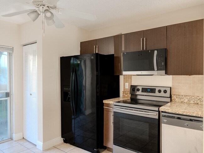 Foto del edificio - 4785 SW 62nd Ave