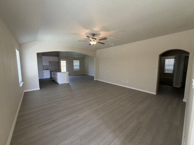 Foto del edificio - Brand New Construction in Midland!