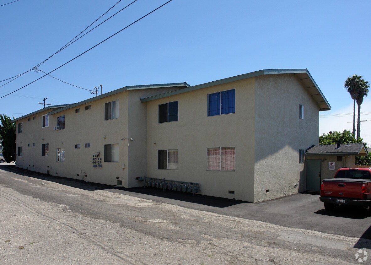 Foto del edificio - 135-153 S Hemlock Ln