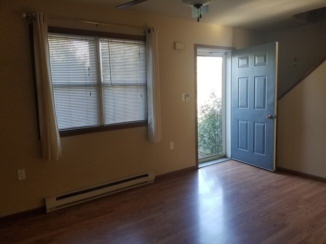 Foto del edificio - 10 Taylor Dr