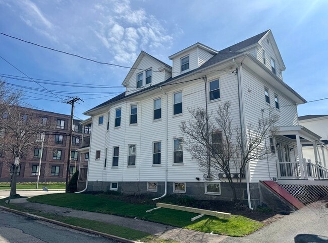 Photo - 137 Whitwell St (Quincy, MA) Apartment