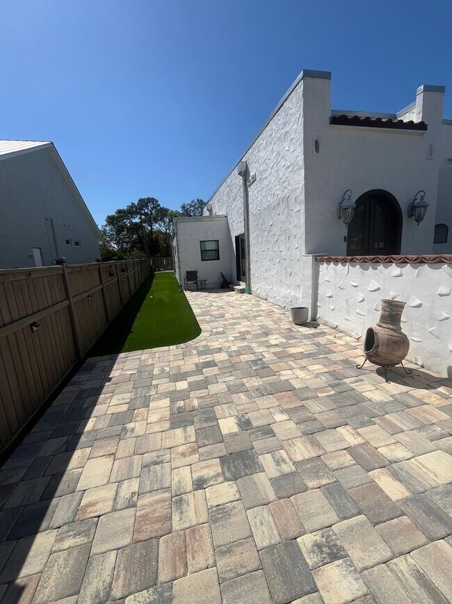 Foto del edificio - 100 year old stunning home will all modern amenities