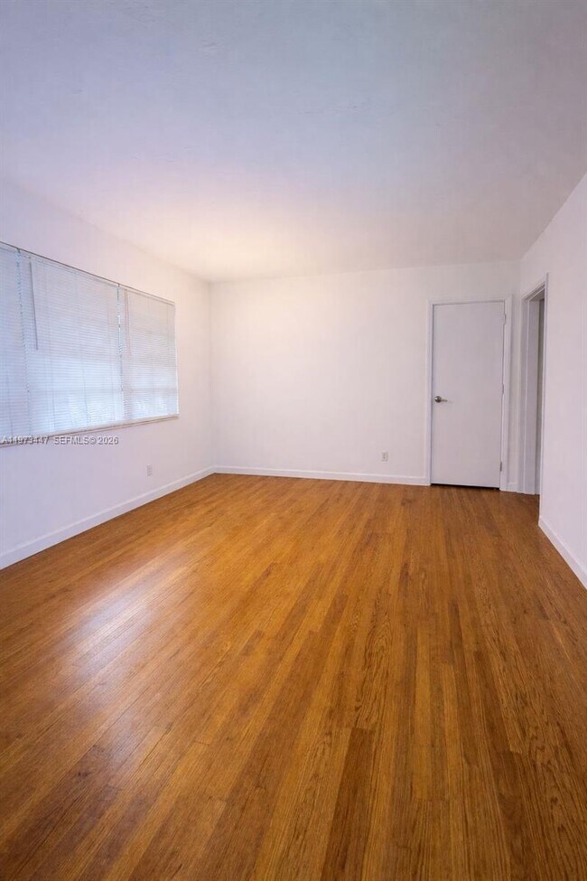 Foto del edificio - 7921 West Dr