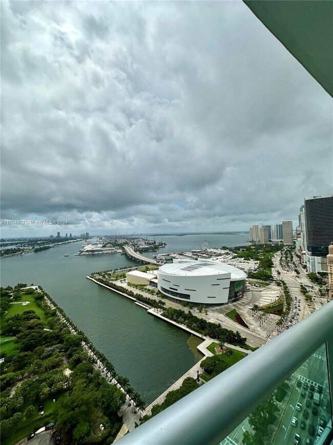 Building Photo - 900 Biscayne Blvd