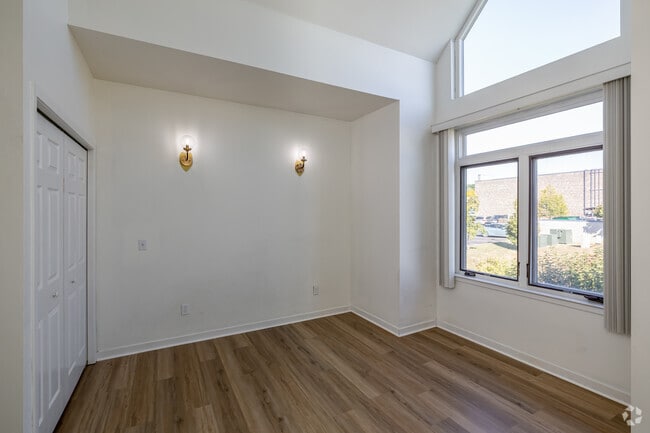 2BR, 1BA - 900SF - Primary Bedroom - 3139 Professional Dr