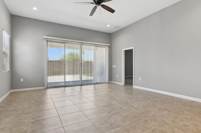 Foto del edificio - 29826 W Whitton Ave