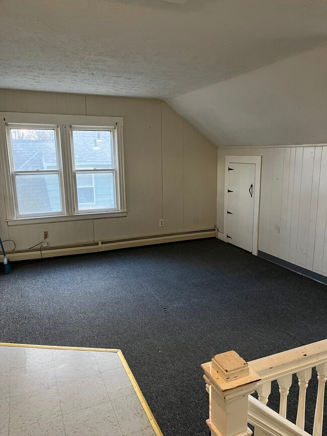 Building Photo - 156 Oak St
