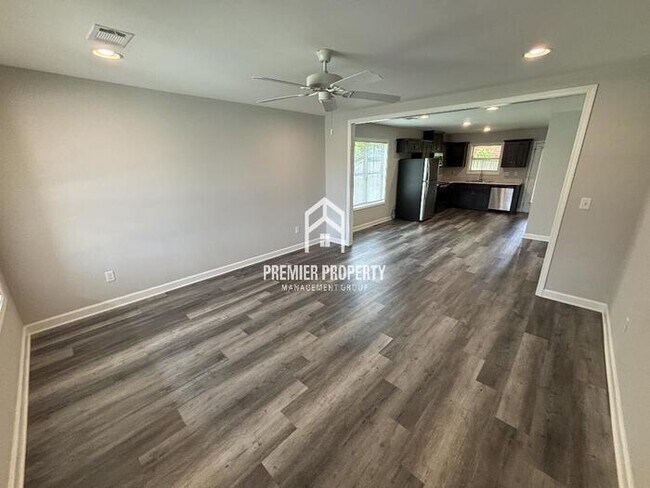 Foto del edificio - 180 Bradford Cir