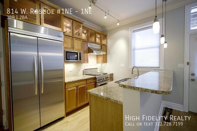 Photo - 814 W Roscoe St Townhome