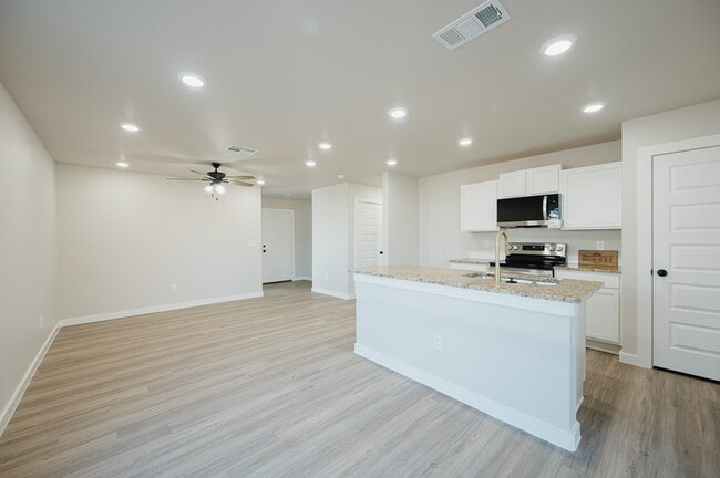Building Photo - 409 Prairie Dog Dr