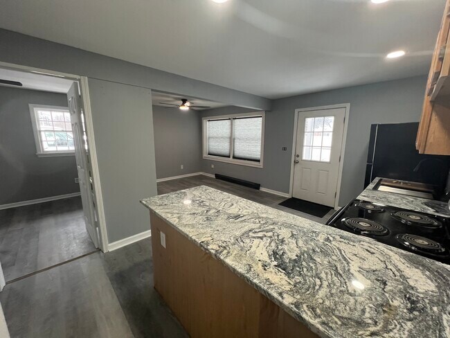 Building Photo - 5040 W Lake Rd