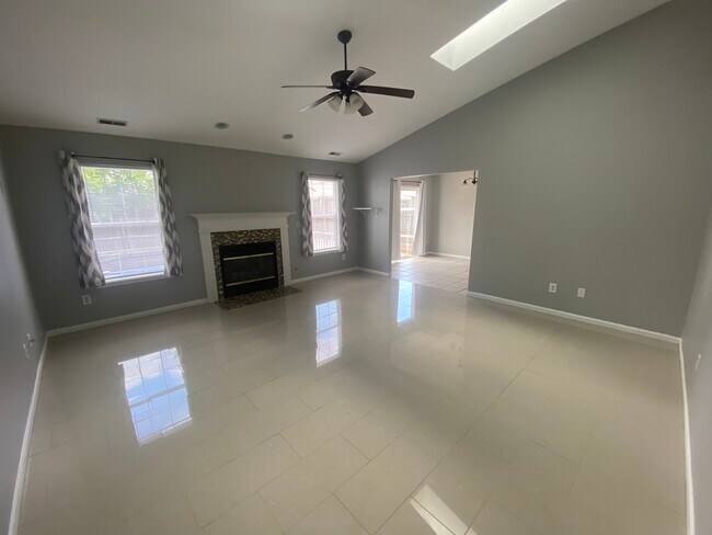 Building Photo - 236 Persimmon Trail