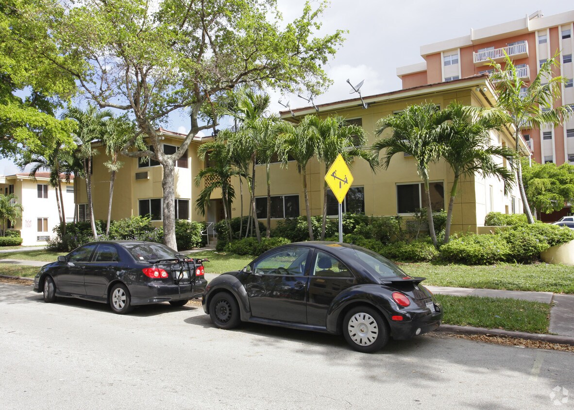 Primary Photo - 25 Menores Ave